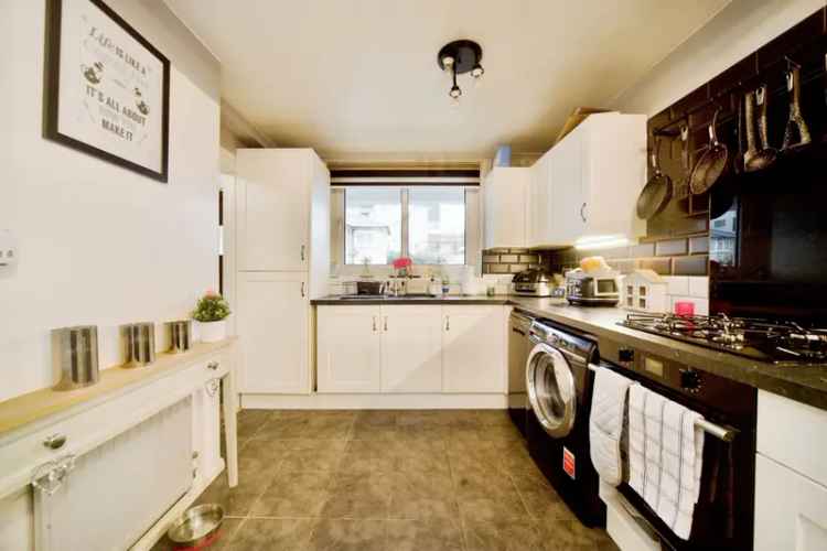 Three Bedroom Maisonette Near Mile End Station