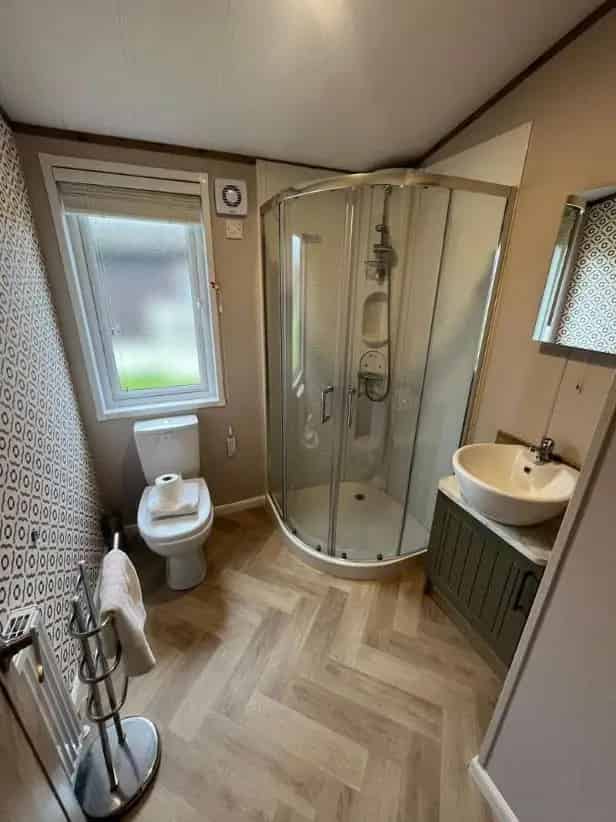 2 Bed Countryside Lodge with Hot Tub - Malton Grange