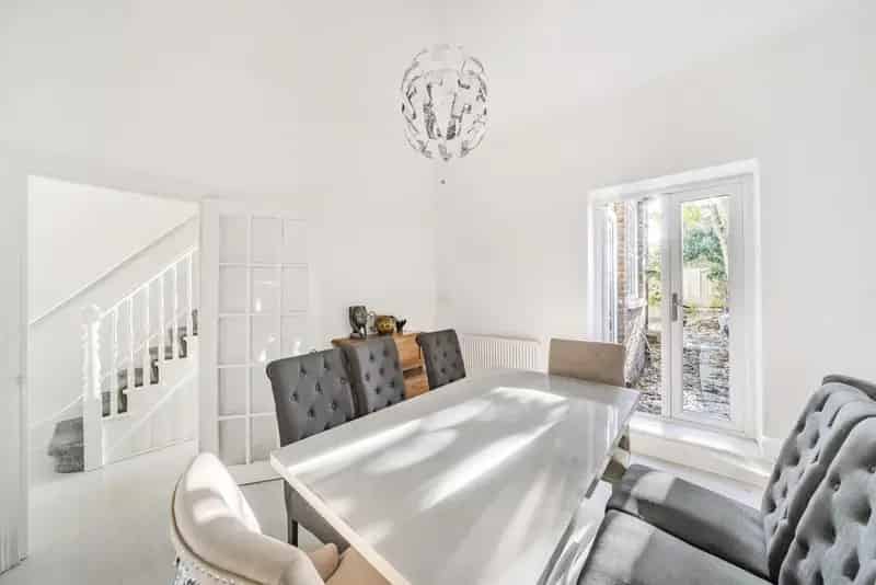 5 Bedroom Family Home Over 1700 Sq Ft With Original Features