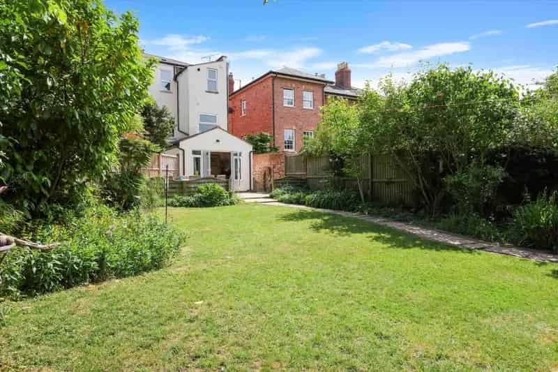 3 Bedroom Semi Detached House For Sale Leckhampton