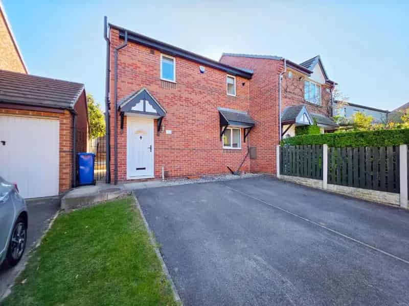2 Bed House for Sale - Spacious, Modern, and Convenient