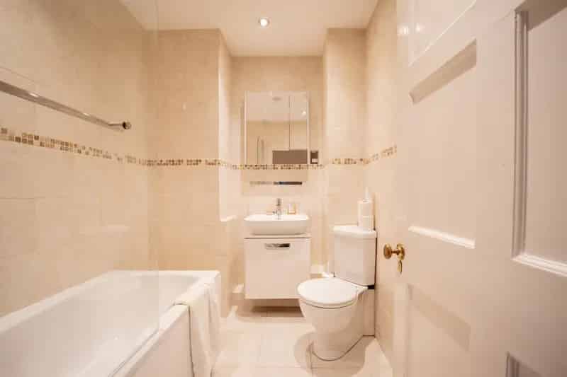 2 Bedroom Flat Bath City Centre Apartment Private Parking Lift Access