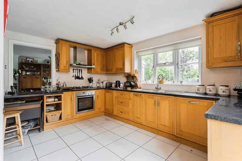 Four Bedroom Detached House Hammonds Ridge Burgess Hill