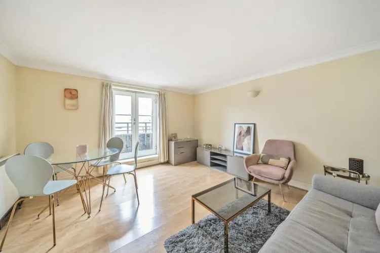 Flat For Sale in London, England