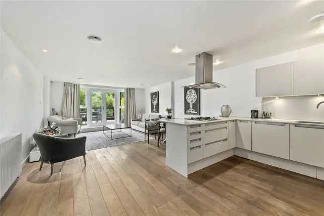 Flat for sale in Petersham Road, Richmond TW10