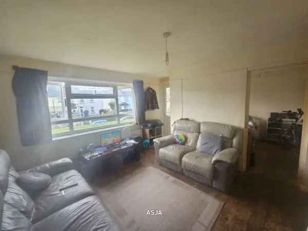 Ground Floor Apartment Near Seafront  - Needs Decorating