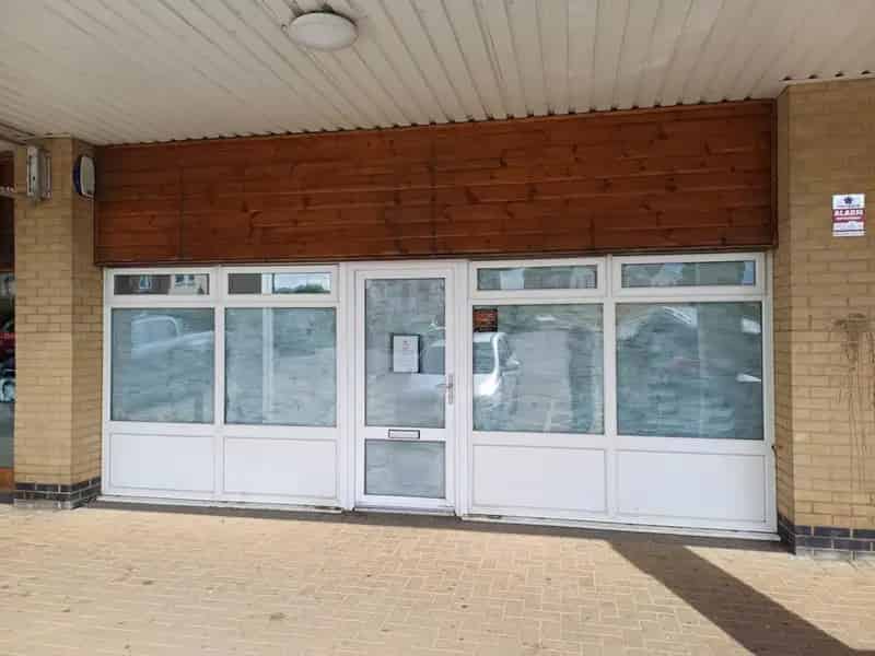 Commercial property For Rent , Rothwell, England