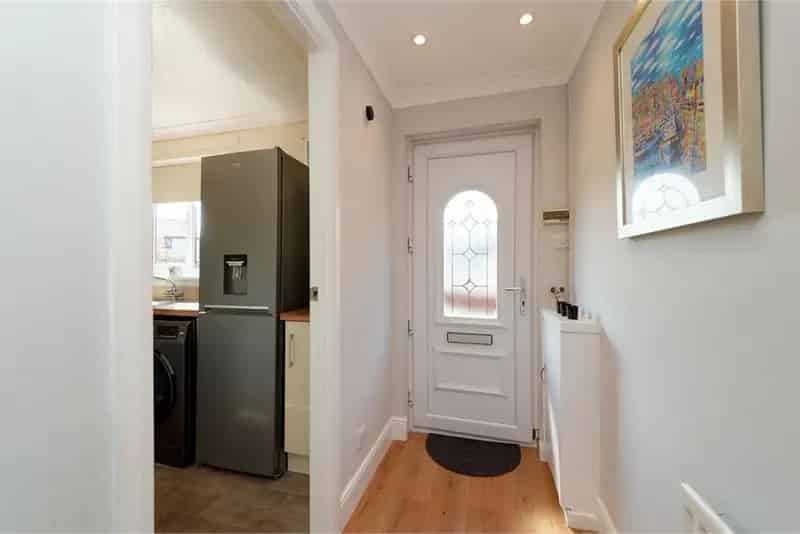2 Bed End Terrace House with Garden
