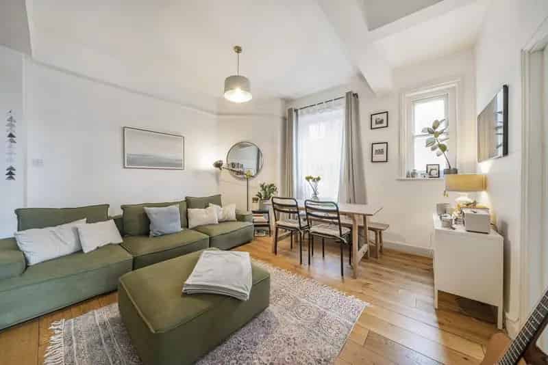 One Bedroom Mansion Apartment near Battersea Power Station