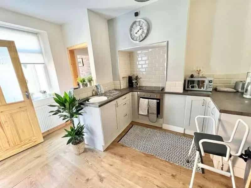 2 Bed House for Sale - New Roof, Well Presented