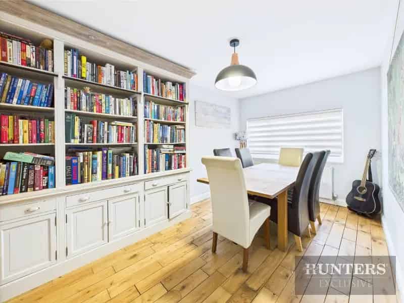 3 Bedroom Detached House For Sale South Side Scarborough