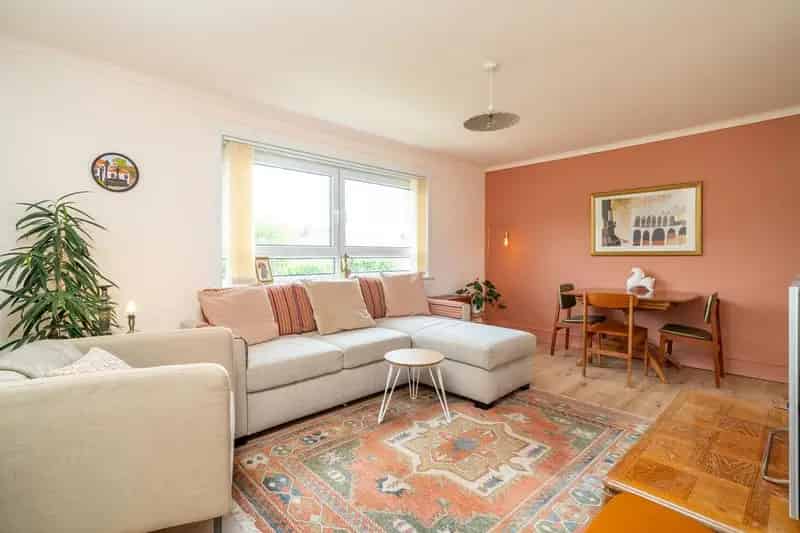 2 Bedroom Flat for Sale in Edinburgh
