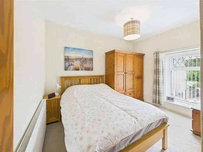3 Bed House for Sale in Cwmgors - Spacious Family Home