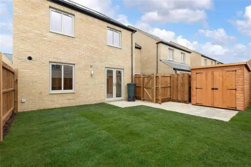 4 Bedroom Link Detached House for Sale