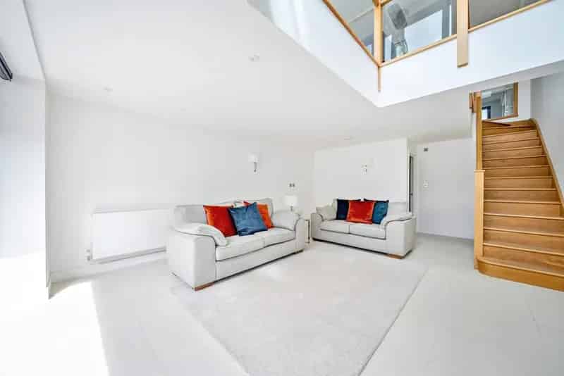3/4 Bedroom Modern Home in SW16 - Family & Professional Living