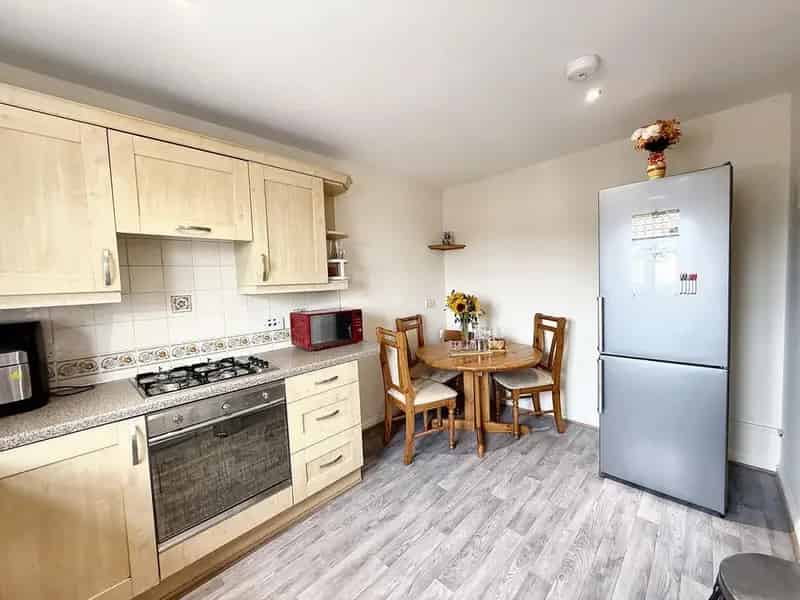2 bedroom flat for sale