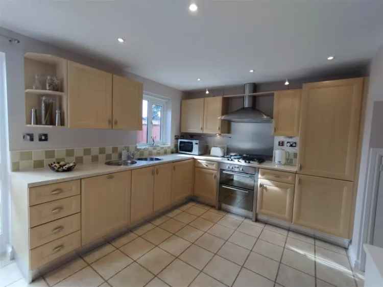 3 Bedroom Town House House to Rent