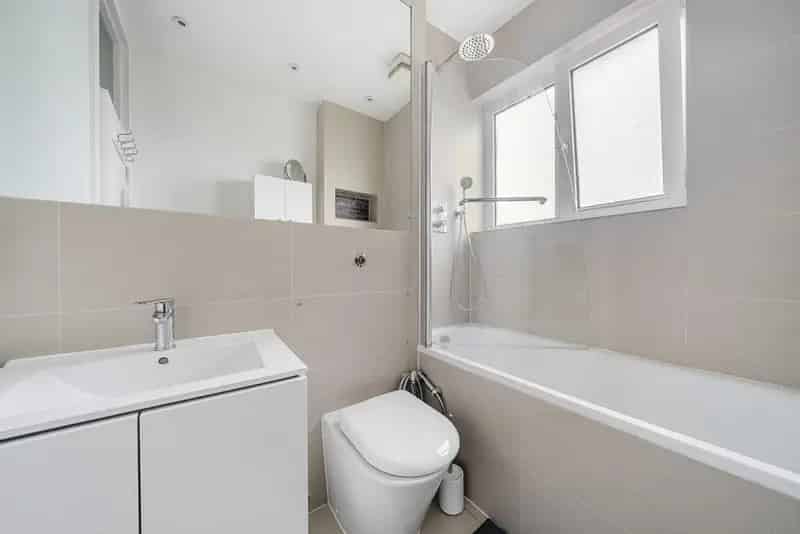 Three Bedroom Family House Near South Wimbledon Tube