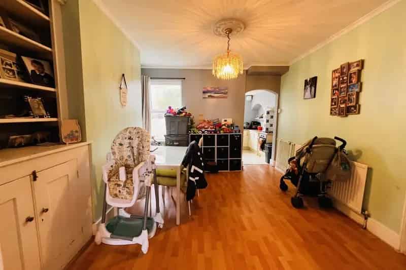 Two Bedroom House Eastbourne Near Town Centre and Station
