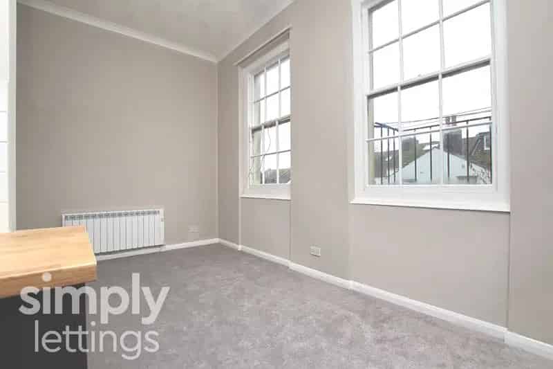 0 Bedroom Flat House to Rent Near Brighton Station