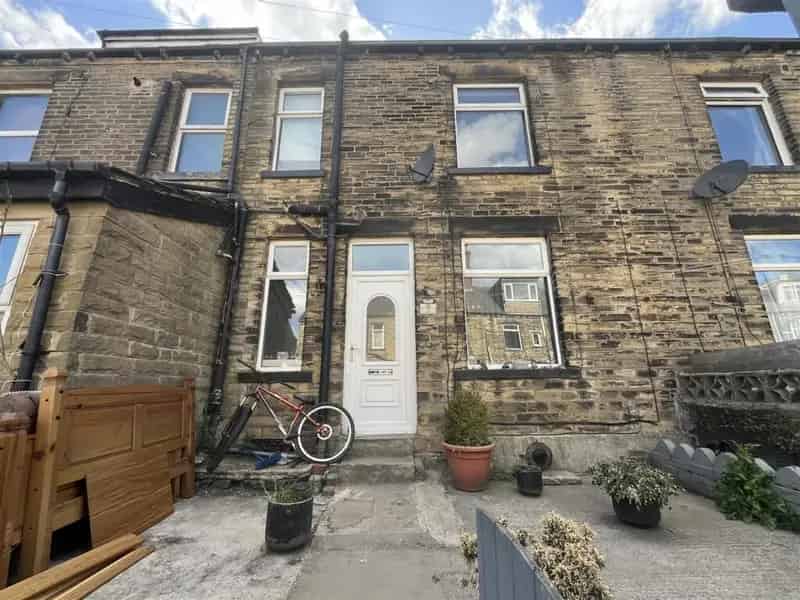 2 Bedroom Terraced House to Let