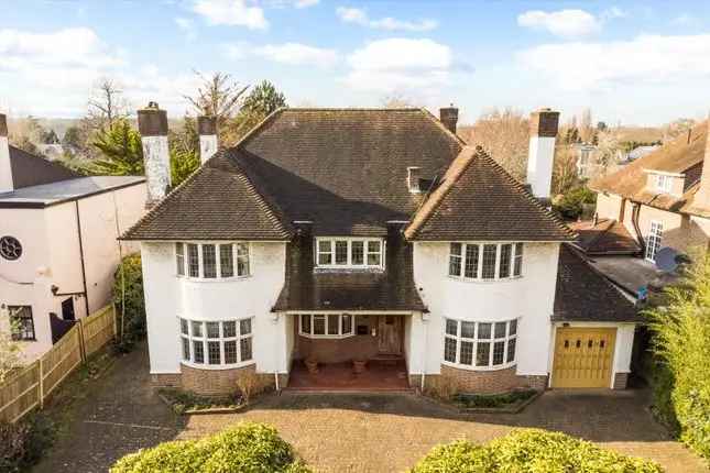 Detached House for Sale in London SW15