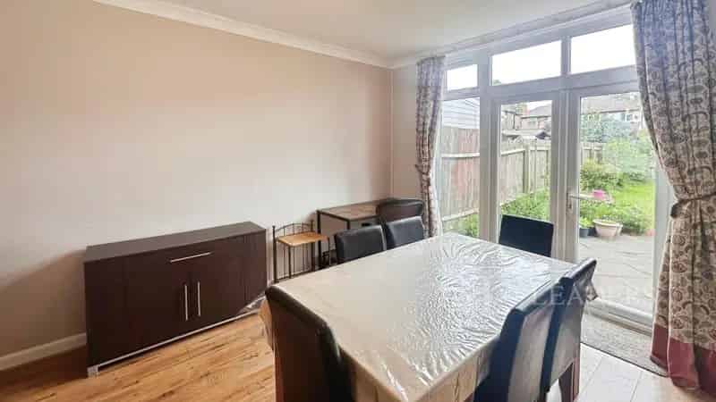 3 Bedroom Semi Detached House Kings Norton Birmingham No Deposit