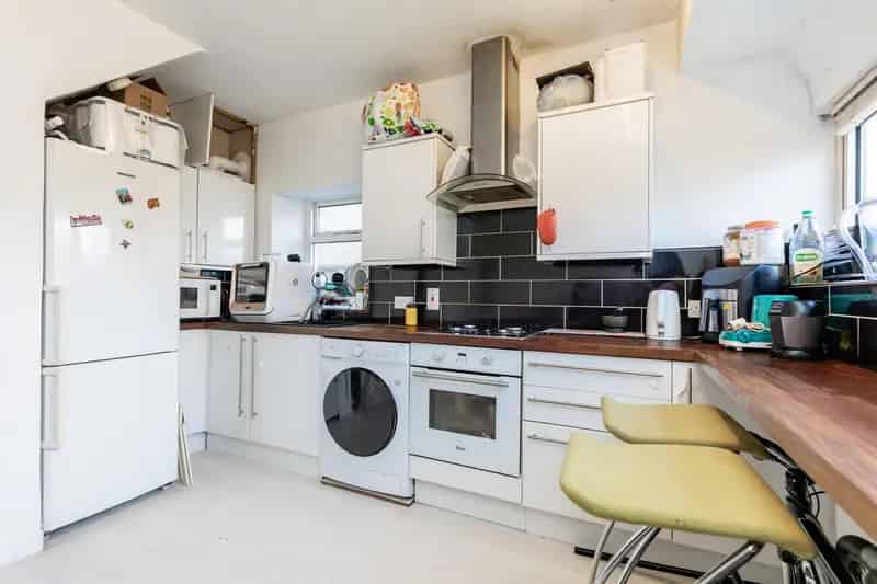 2 Bed End Terraced House with Parking and Garage