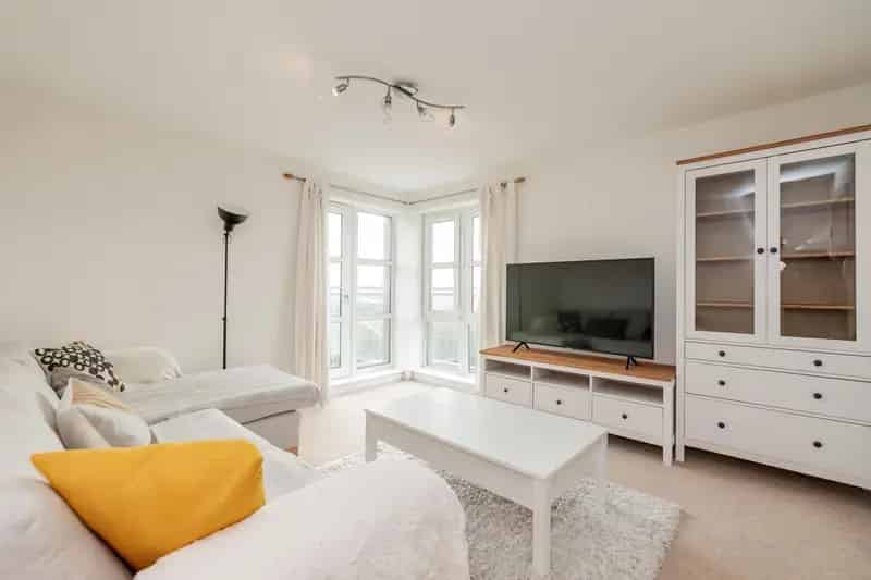 Spacious 2-Bedroom Aberdeen Beach Apartment with Secure Parking