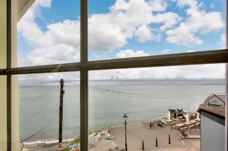 2 bed flat for sale