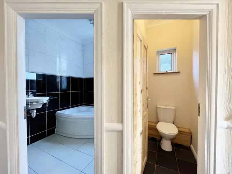2 Bedroom Flat Westcliff On Sea For Sale