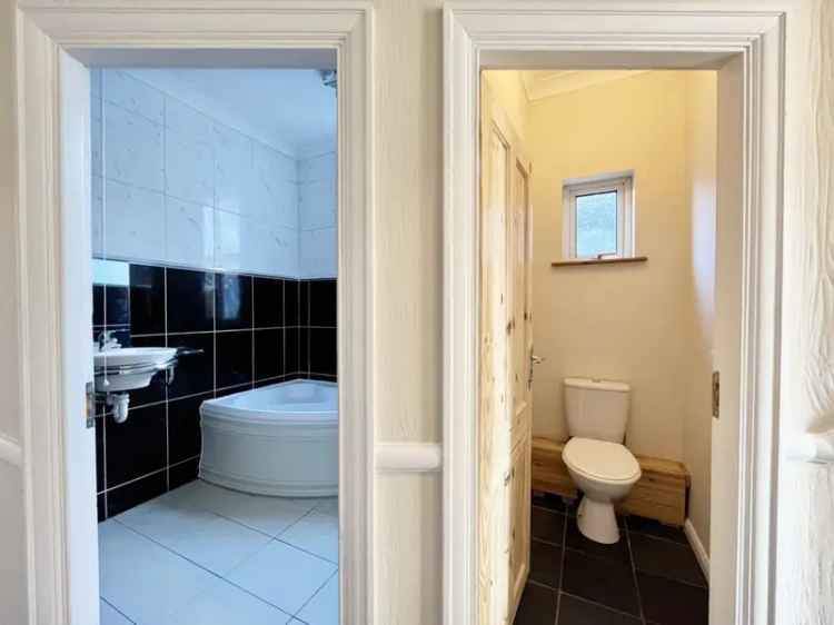 2 Bedroom Flat Westcliff On Sea For Sale