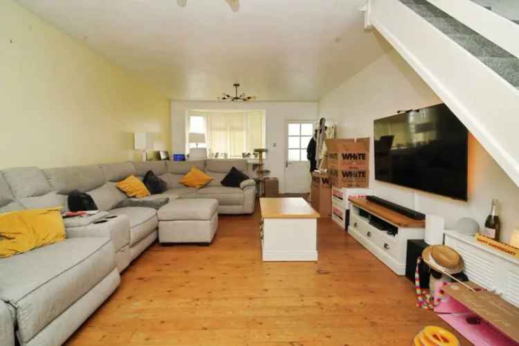 Charming 2 Bed House with Modern Bathroom and Garden