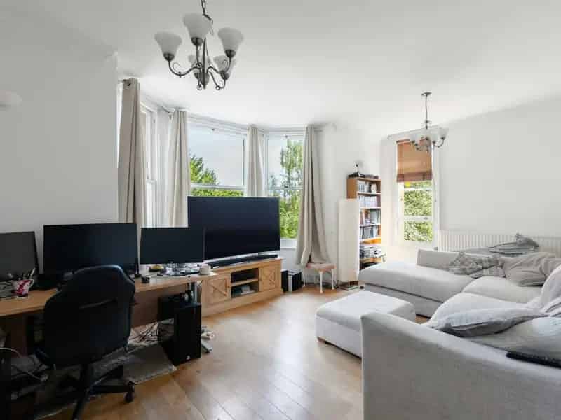 2-Bedroom Victorian Apartment in Leamington Spa Leasehold
