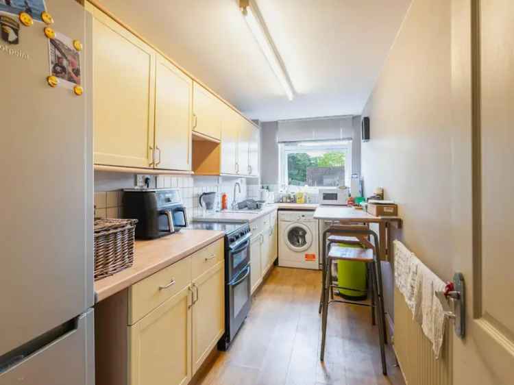 Apartment For Sale in Warwick, England