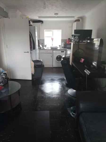 Flat For Rent in Basildon, England