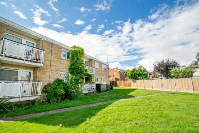 Apartment For Rent in Moulton, England