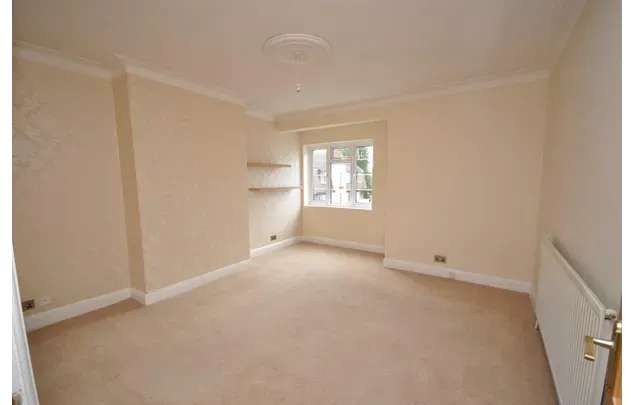 2 Double Bedroom Flat Near Upminster Bridge Station