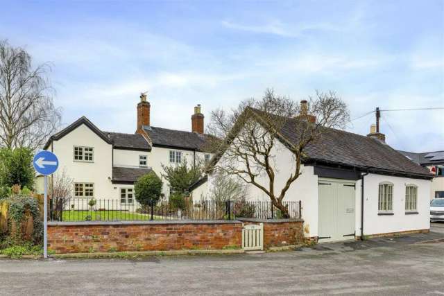 Charming 3 Bedroom Cottage in Village Setting