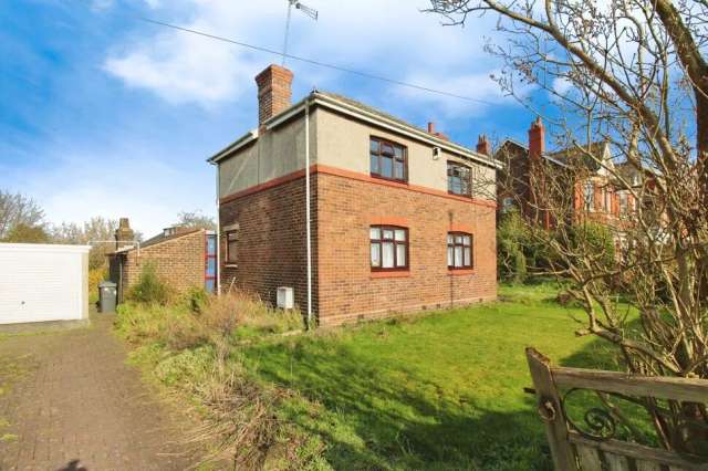 Detached House in Moore - Investment Opportunity with Planning Permission