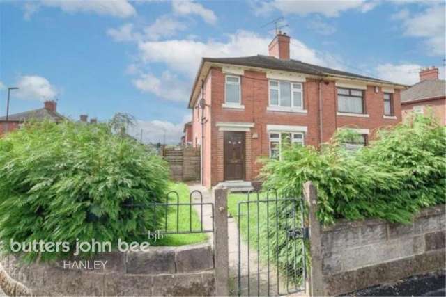 3 bedroom semi-detached house to rent