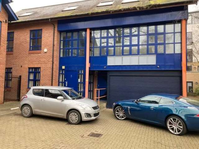 3 Floor Office Space with Kitchen and Breakout Area Near Graftton Shopping Centre