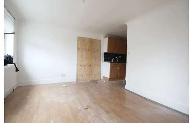 Rent 2 bedroom flat in London