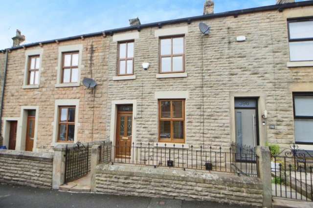 Charming 2 Bedroom Terraced House with Garden and Fireplaces in Desirable Location