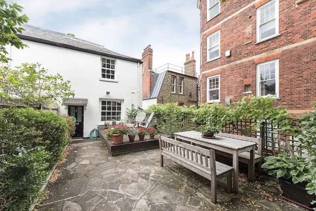 Cottage to rent in Hampstead Grove, London NW3