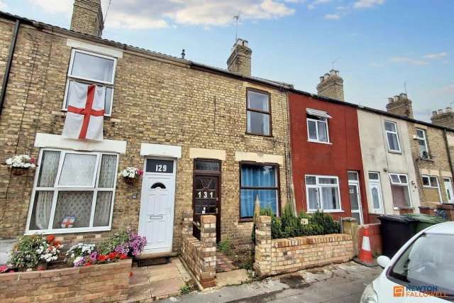 3 bedroom terraced house for sale