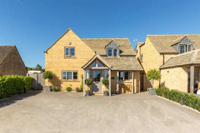 Detached House for sale with 4 bedrooms, Upper Rissington Cheltenham, Gloucestershire