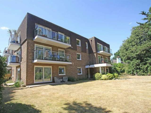 Apartment For Sale in Bournemouth, England