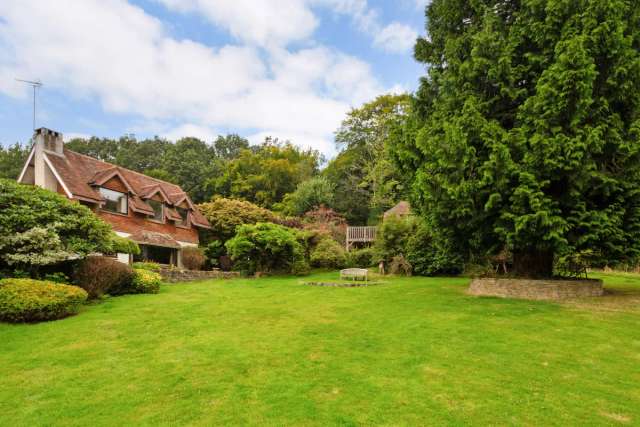 Detached House for sale with 5 bedrooms, Farnham Lane, Haslemere