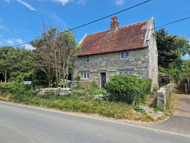 16th Century Grade Listed Cottage with Countryside and Sea Views